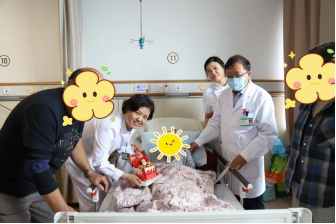 重阳献爱,医暖人心——临沂市第三人民医院“医护”给百岁老人过生日