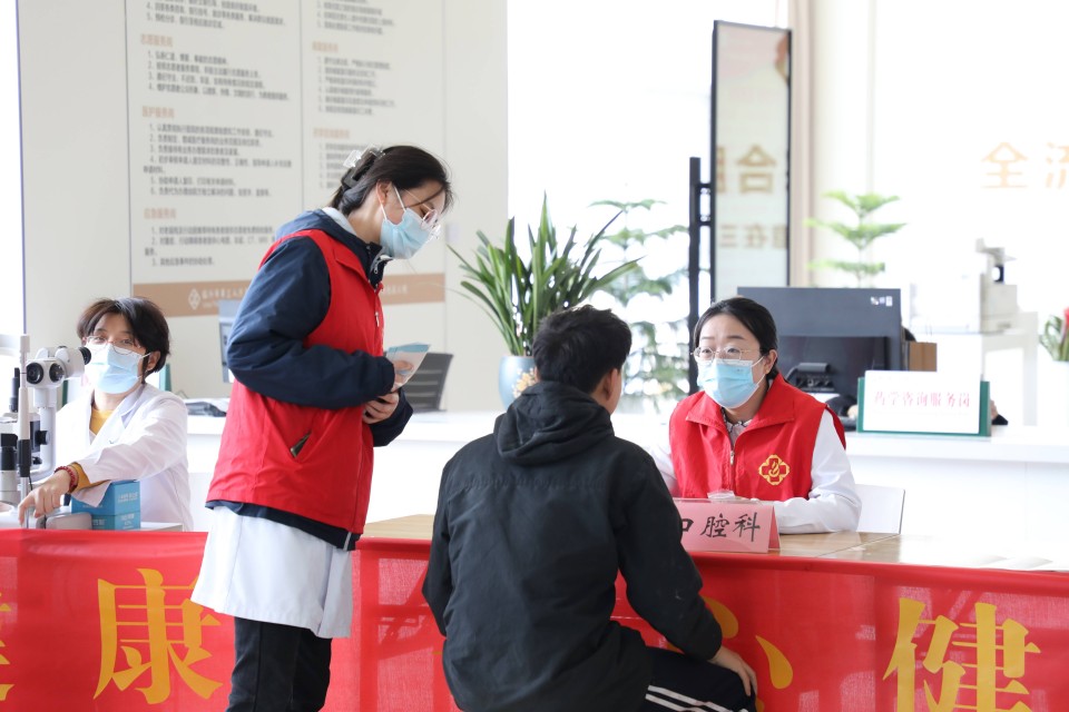 守护健康从“齿”开始——我院开展世界口腔健康日主题义诊活动